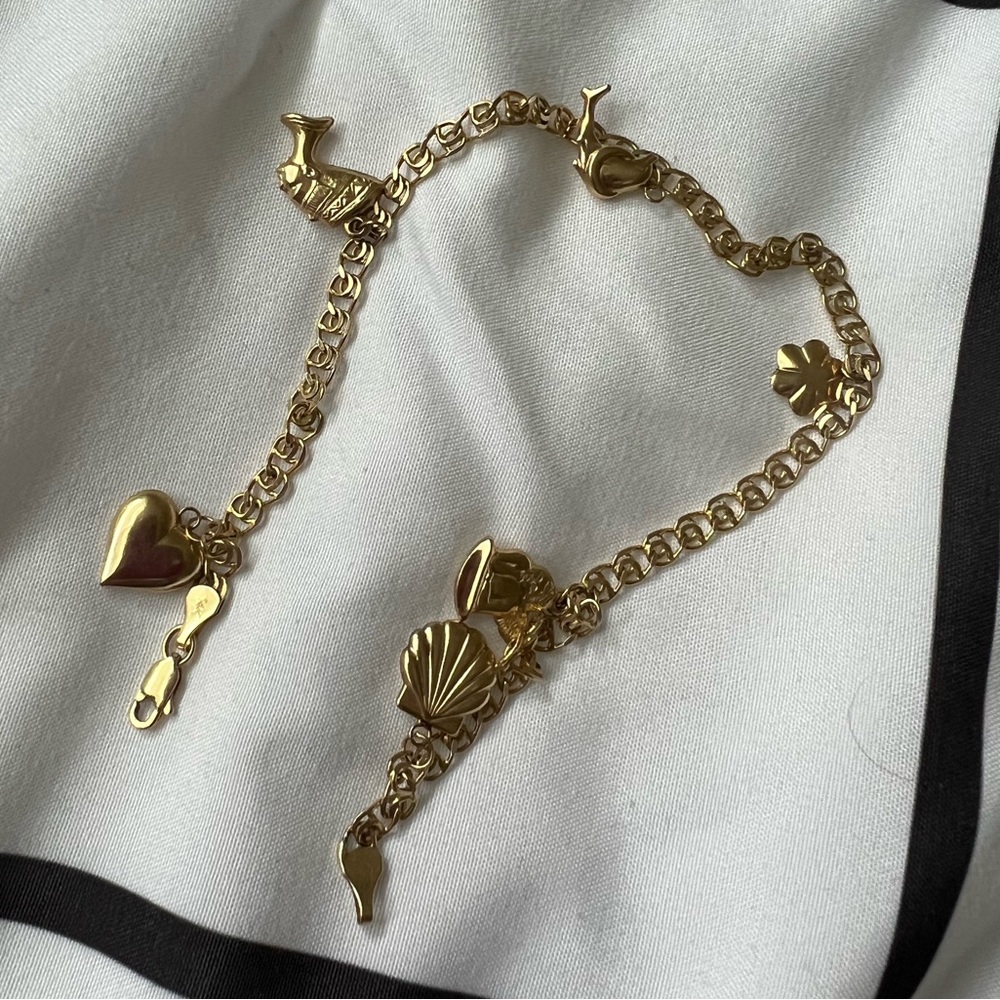 Gifted! 14k yellow gold anklet with charms.